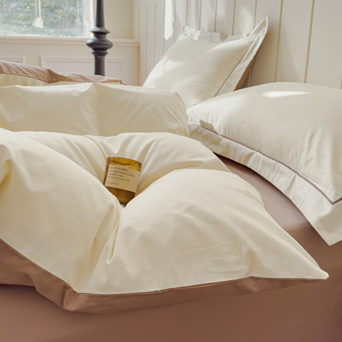 91家纺网 家纺一手货源 找家纺 锦彩家居 2026新款40支正宗13372双拼纯色全棉四件套酒店宾馆民宿学生三件套（可定制）标准号的床单是圆角吊边；小号和加大的床单都是直角 奶昔白-摩卡