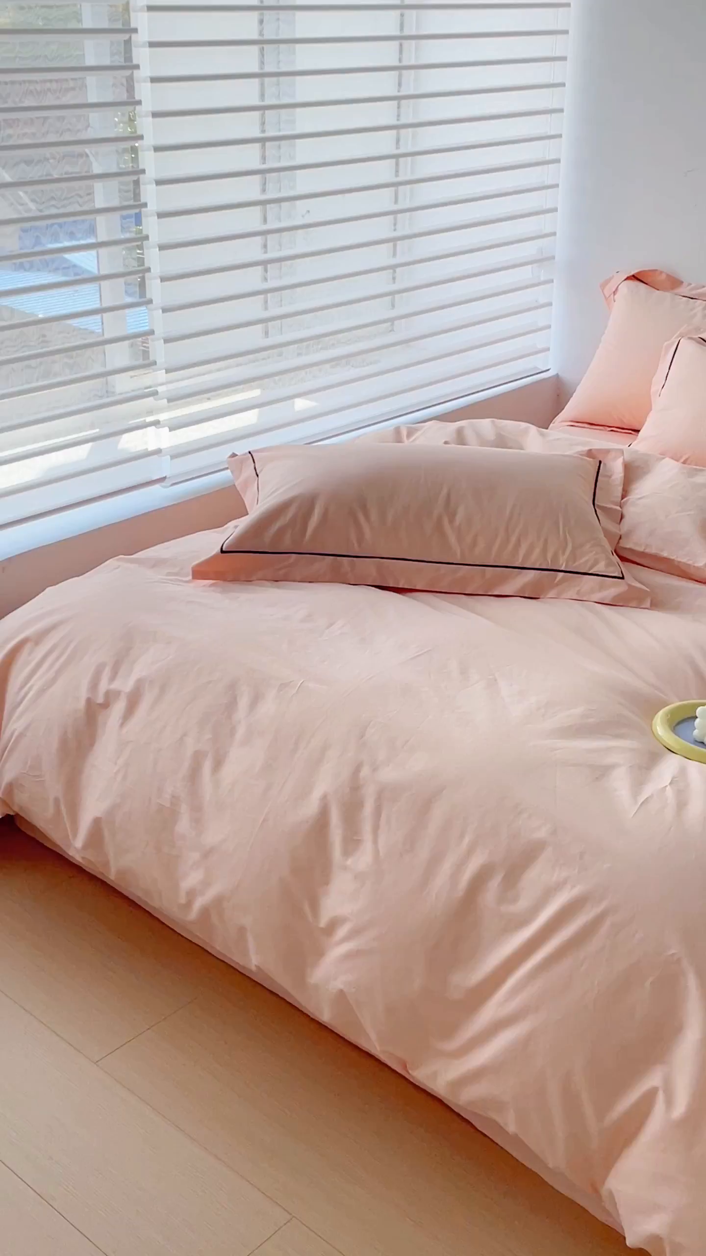 91家纺网 家纺一手货源 找家纺 锦彩家居 2026新款40支正宗13372双拼纯色全棉四件套酒店宾馆民宿学生三件套（可定制）标准号的床单是圆角吊边；小号和加大的床单都是直角 蜜桃粉