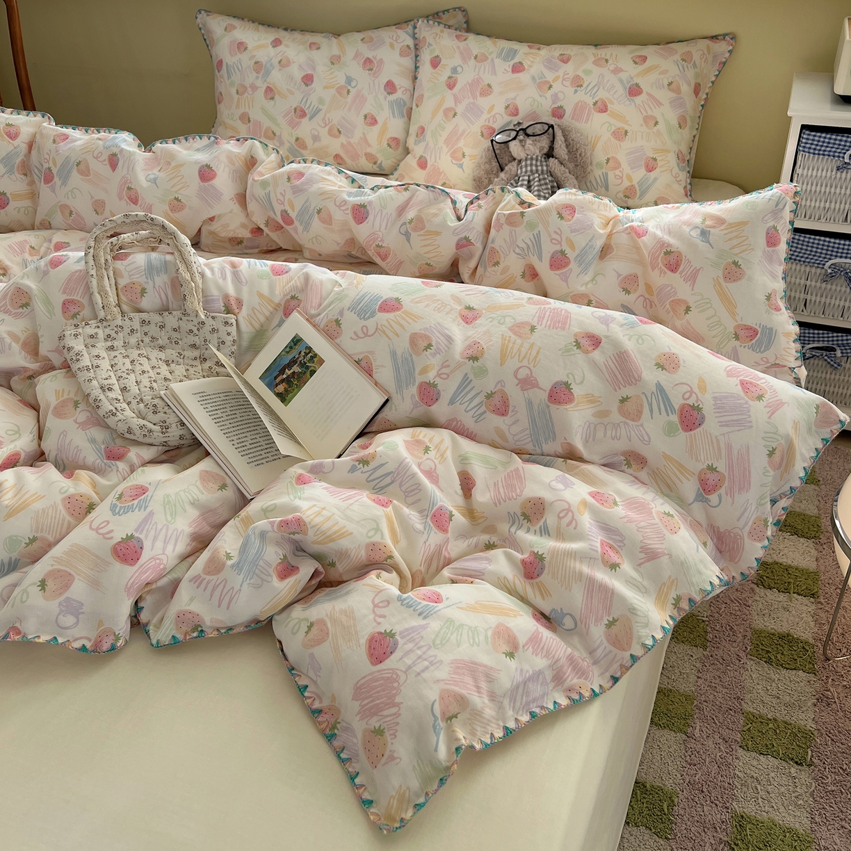 91家纺网 家纺一手货源 找家纺 典曼家纺 2026新款全棉纯棉有氧双层纱贝壳边四件套 贝壳边缤纷草莓