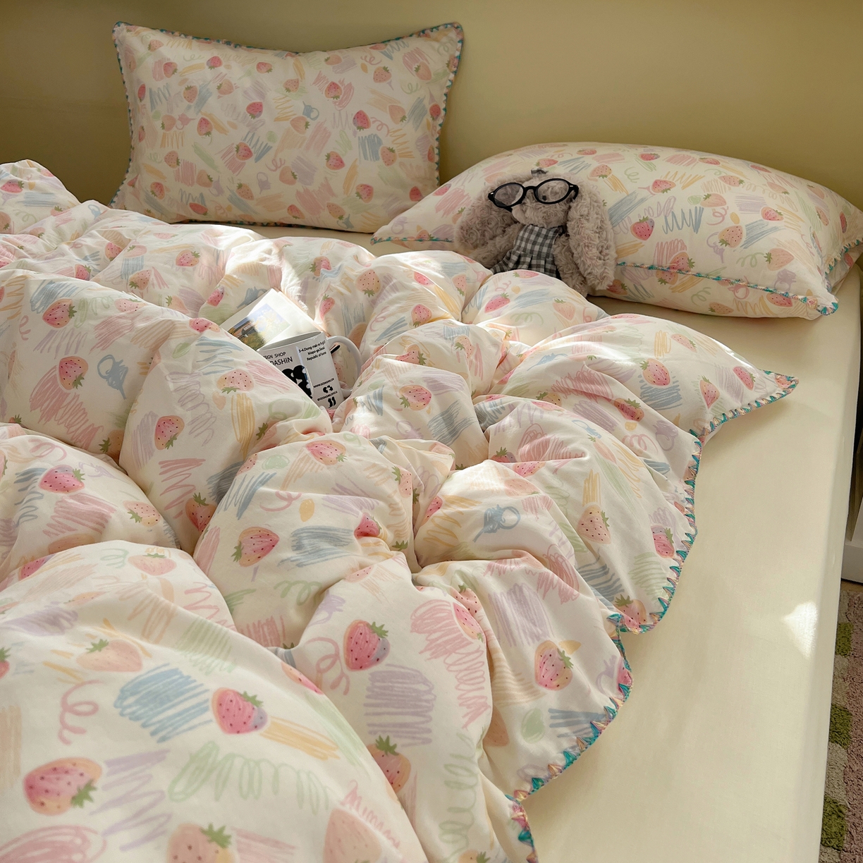 91家纺网 家纺一手货源 找家纺 典曼家纺 2026新款全棉纯棉有氧双层纱贝壳边四件套 贝壳边缤纷草莓