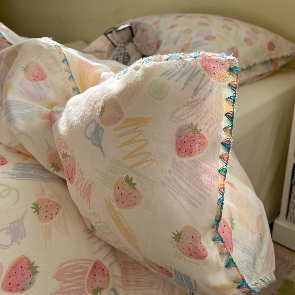 91家纺网 家纺一手货源 找家纺 典曼家纺 2026新款全棉纯棉有氧双层纱贝壳边四件套 贝壳边缤纷草莓