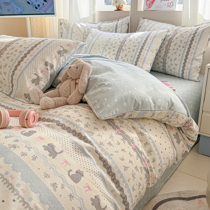 91家纺网 家纺一手货源 找家纺 典曼家纺 2026新款全棉印花四件套-系列二 小猫时光兰