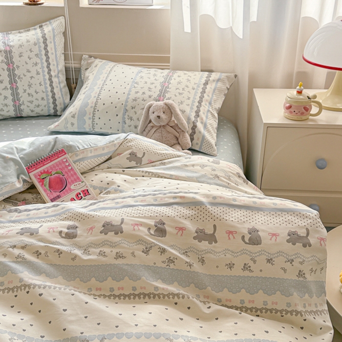 91家纺网 家纺一手货源 找家纺 典曼家纺 2026新款全棉印花四件套-系列二 小猫时光兰