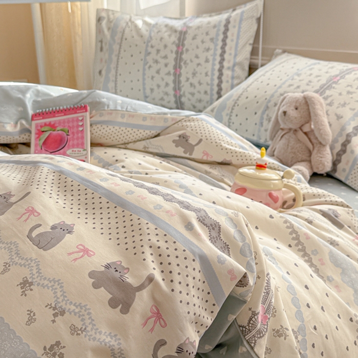 91家纺网 家纺一手货源 找家纺 典曼家纺 2026新款全棉印花四件套-系列二 小猫时光兰