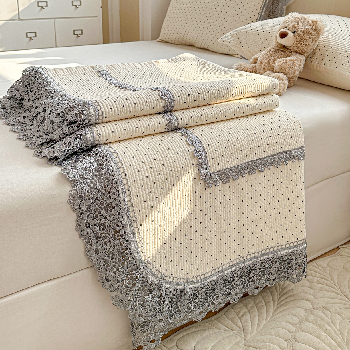 91家纺网 家纺一手货源 找家纺 （总）源舜家纺 2026新款全棉双层纱梅花边床盖