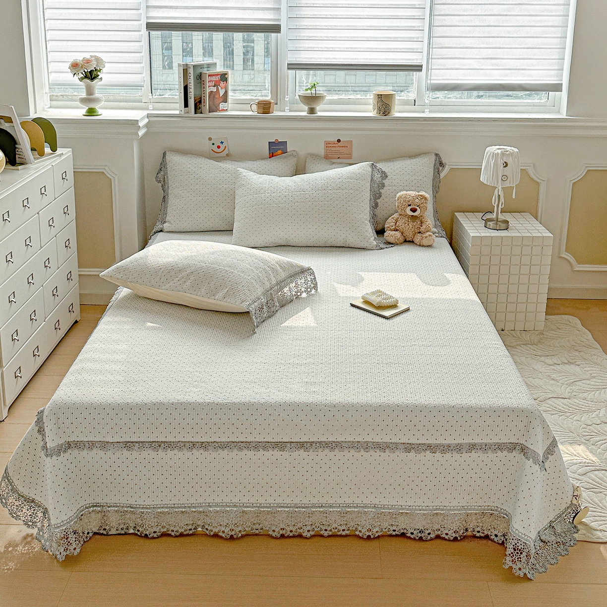 91家纺网 家纺一手货源 找家纺 源舜家纺 2026新款全棉双层纱梅花边床盖 波点-灰色