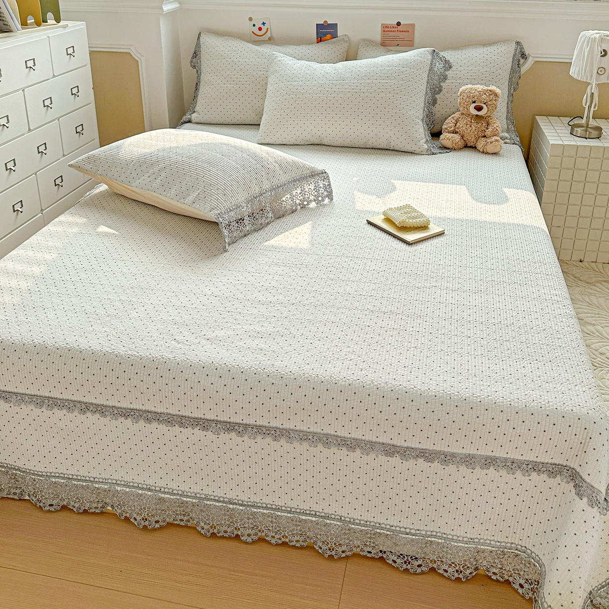 91家纺网 家纺一手货源 找家纺 源舜家纺 2026新款全棉双层纱梅花边床盖 波点-灰色