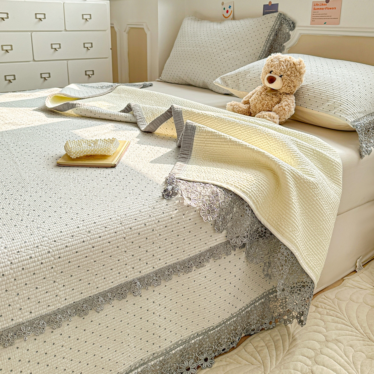 91家纺网 家纺一手货源 找家纺 源舜家纺 2026新款全棉双层纱梅花边床盖 波点-灰色