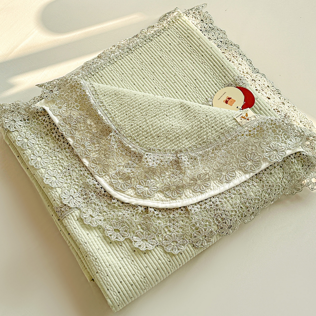 91家纺网 家纺一手货源 找家纺 源舜家纺 2026新款全棉双层纱梅花边床盖 波点-绿色