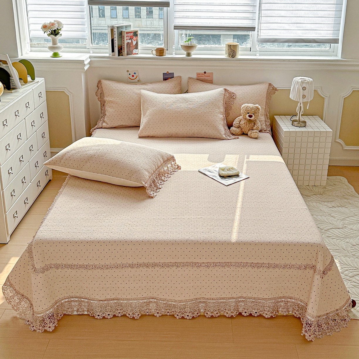 91家纺网 家纺一手货源 找家纺 源舜家纺 2026新款全棉双层纱梅花边床盖 波点-浅豆沙