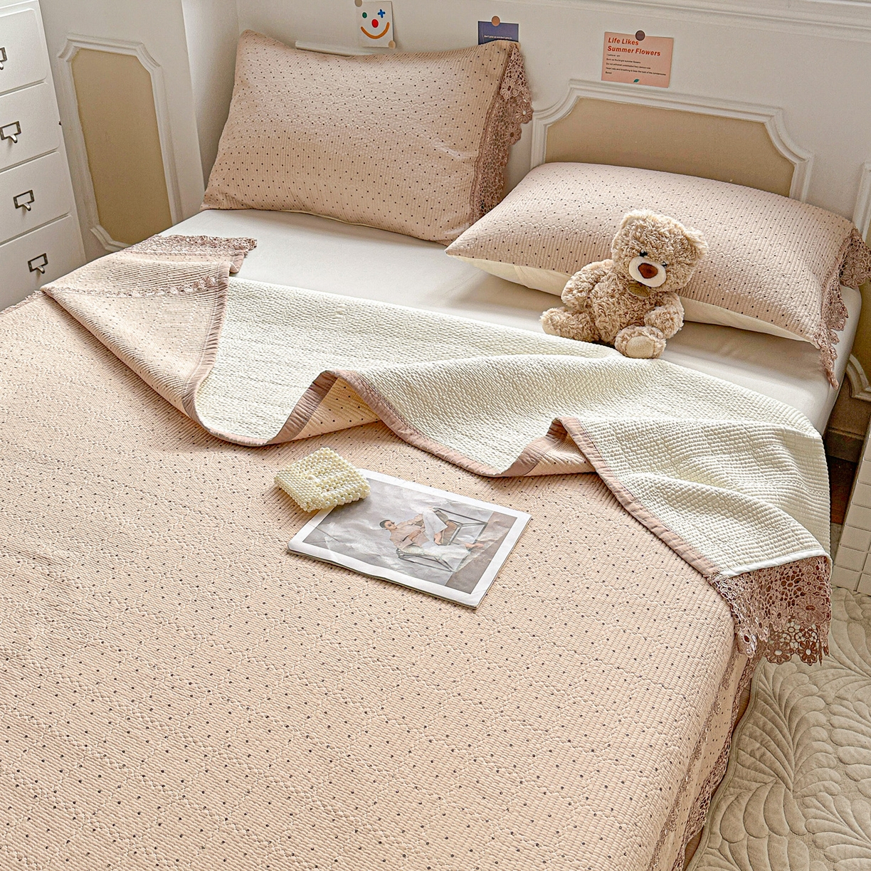 91家纺网 家纺一手货源 找家纺 源舜家纺 2026新款全棉双层纱梅花边床盖 波点-浅豆沙