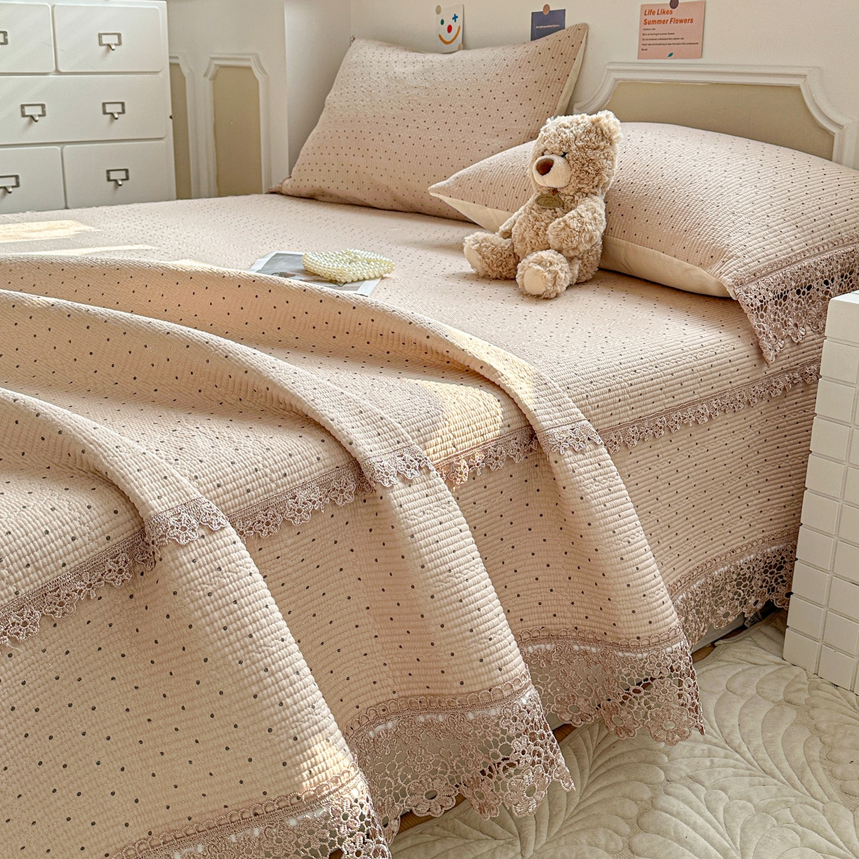 91家纺网 家纺一手货源 找家纺 源舜家纺 2026新款全棉双层纱梅花边床盖 波点-浅豆沙