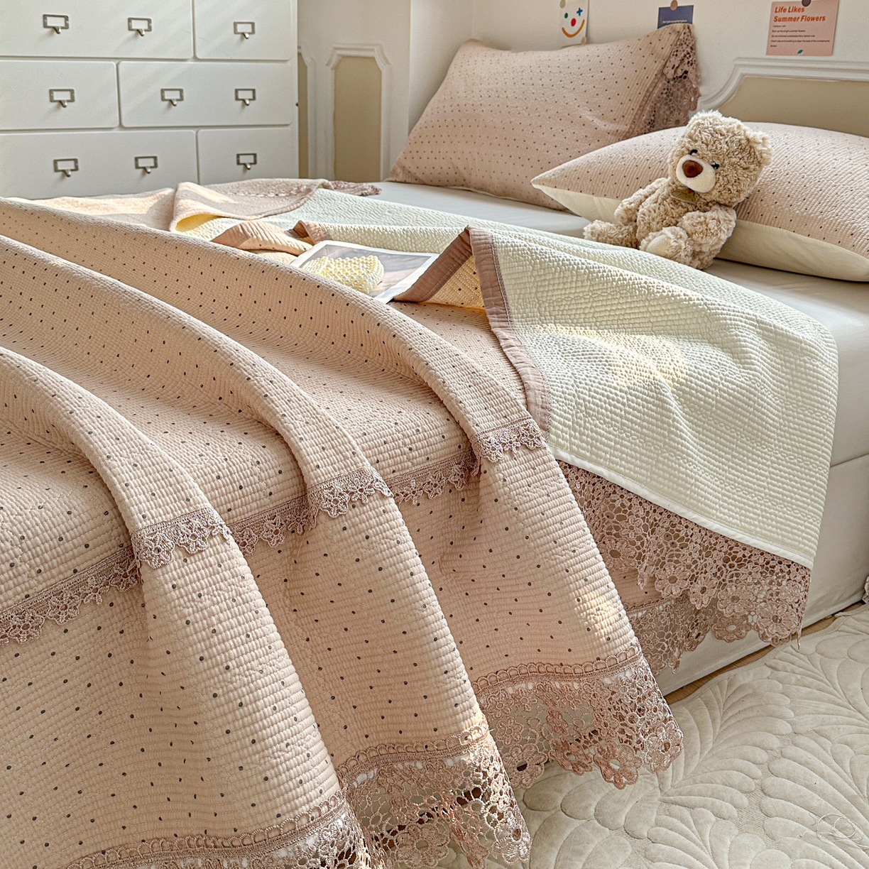 91家纺网 家纺一手货源 找家纺 源舜家纺 2026新款全棉双层纱梅花边床盖 波点-浅豆沙