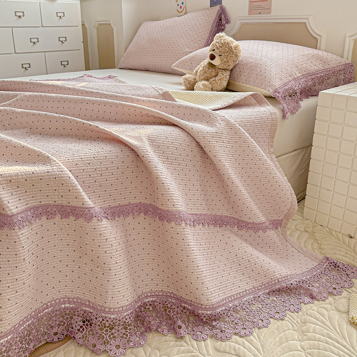 91家纺网 家纺一手货源 找家纺 源舜家纺 2026新款全棉双层纱梅花边床盖 波点-紫色