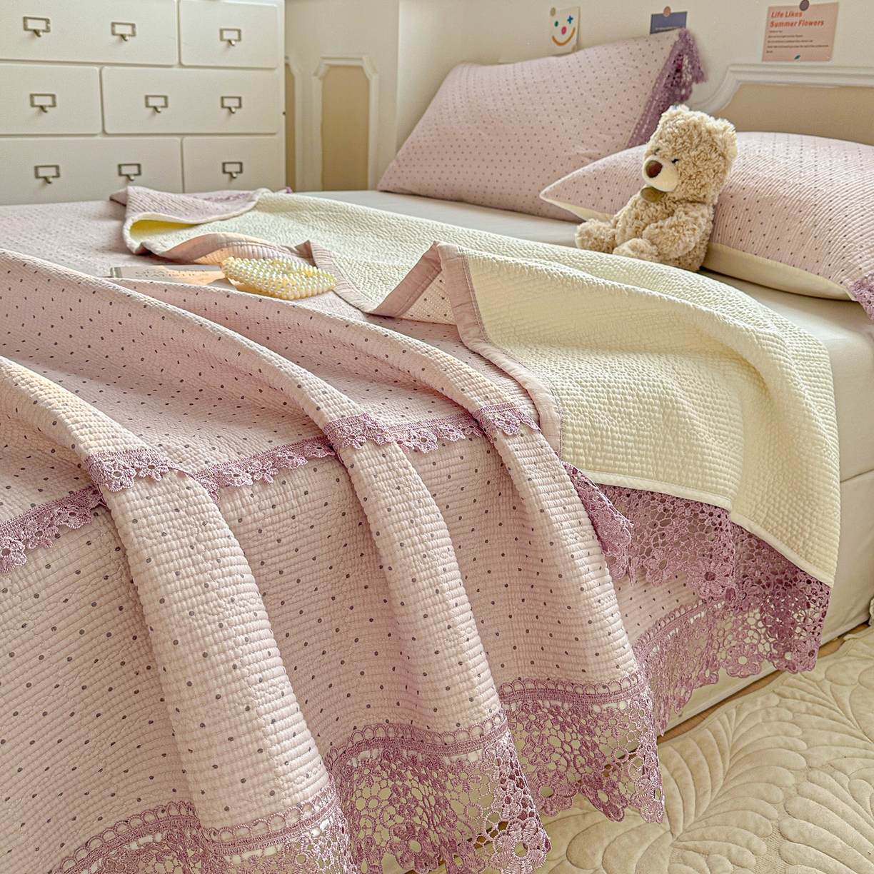 91家纺网 家纺一手货源 找家纺 源舜家纺 2026新款全棉双层纱梅花边床盖 波点-紫色