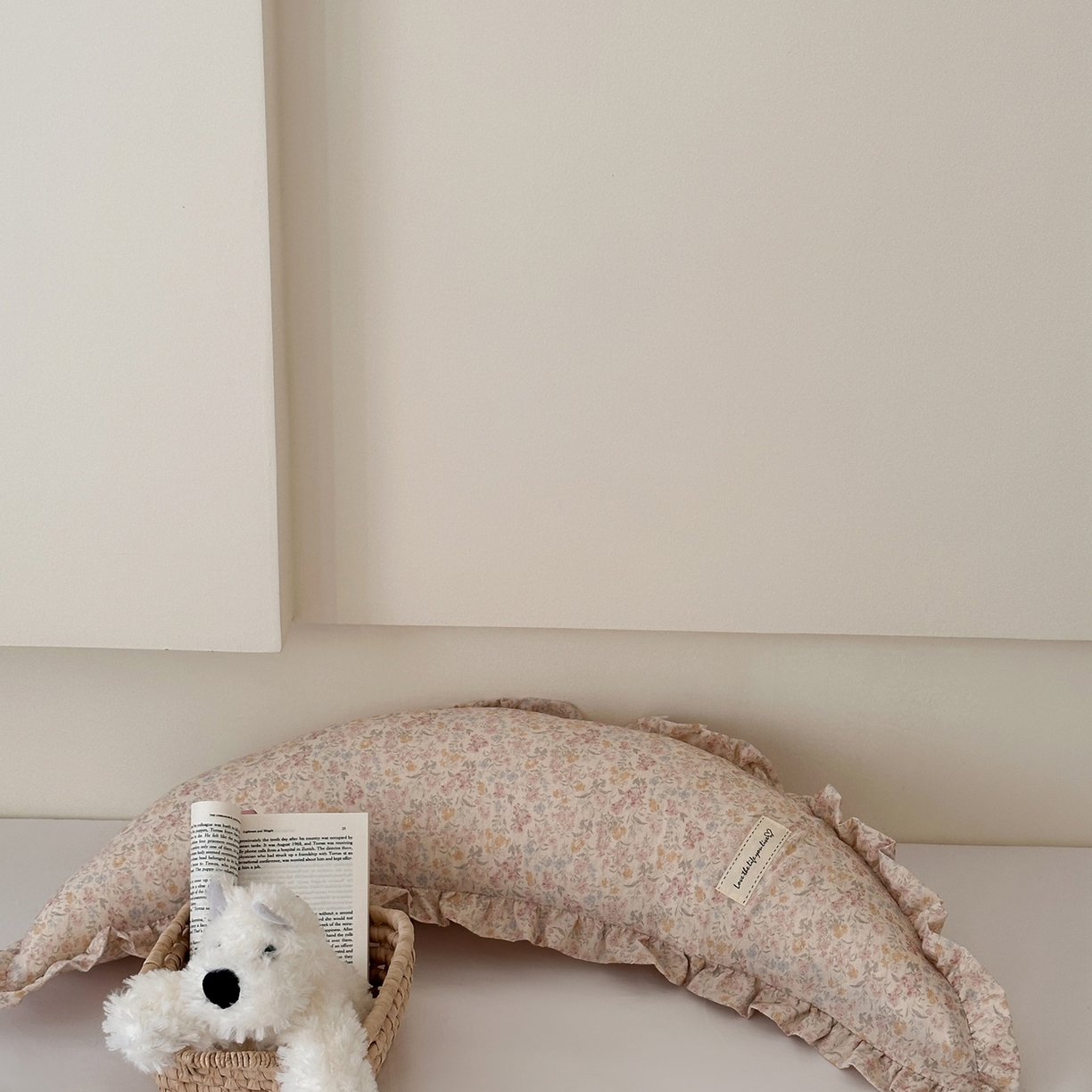 91家纺网 家纺一手货源 找家纺 伟邦枕芯 2026新款全棉花边月亮棉麻抱枕 五彩小花