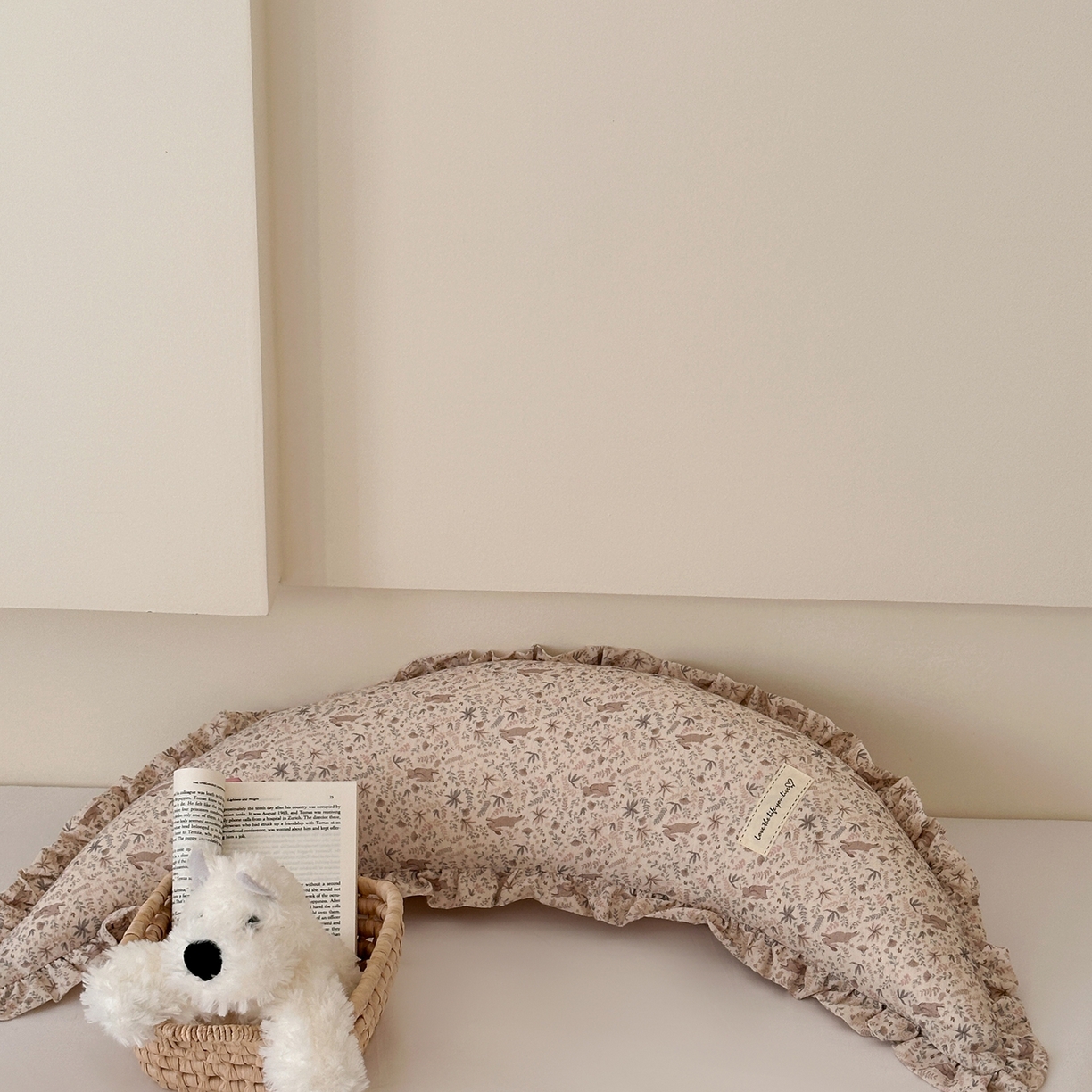 91家纺网 家纺一手货源 找家纺 伟邦枕芯 2026新款全棉花边月亮棉麻抱枕 小兔兔