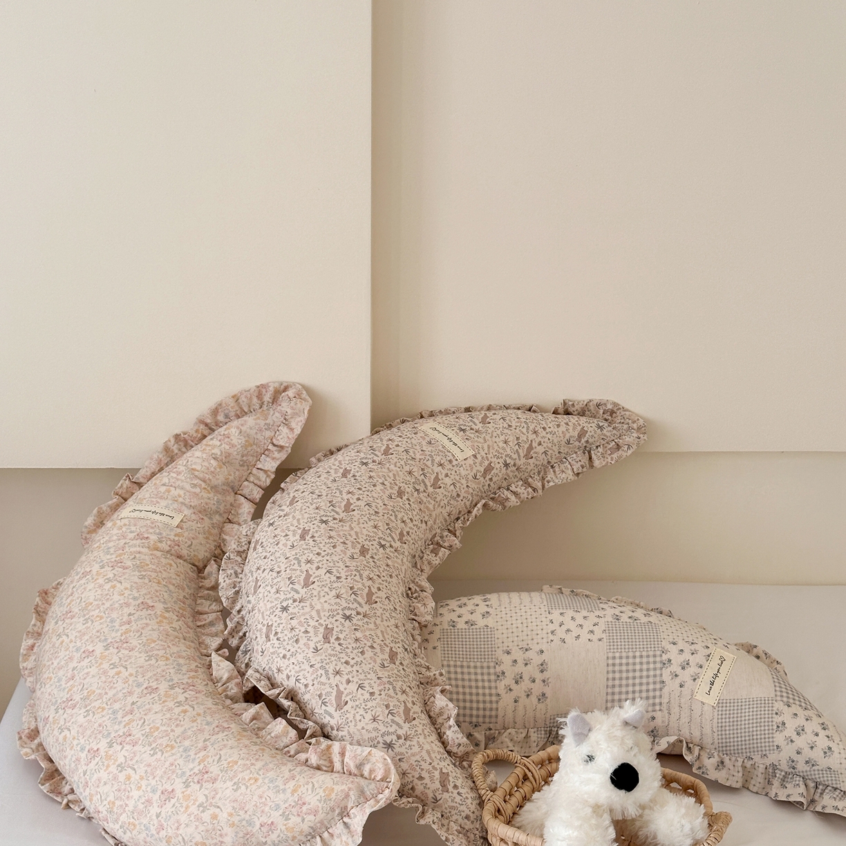 91家纺网 家纺一手货源 找家纺 伟邦枕芯 2026新款全棉花边月亮棉麻抱枕 小兔兔