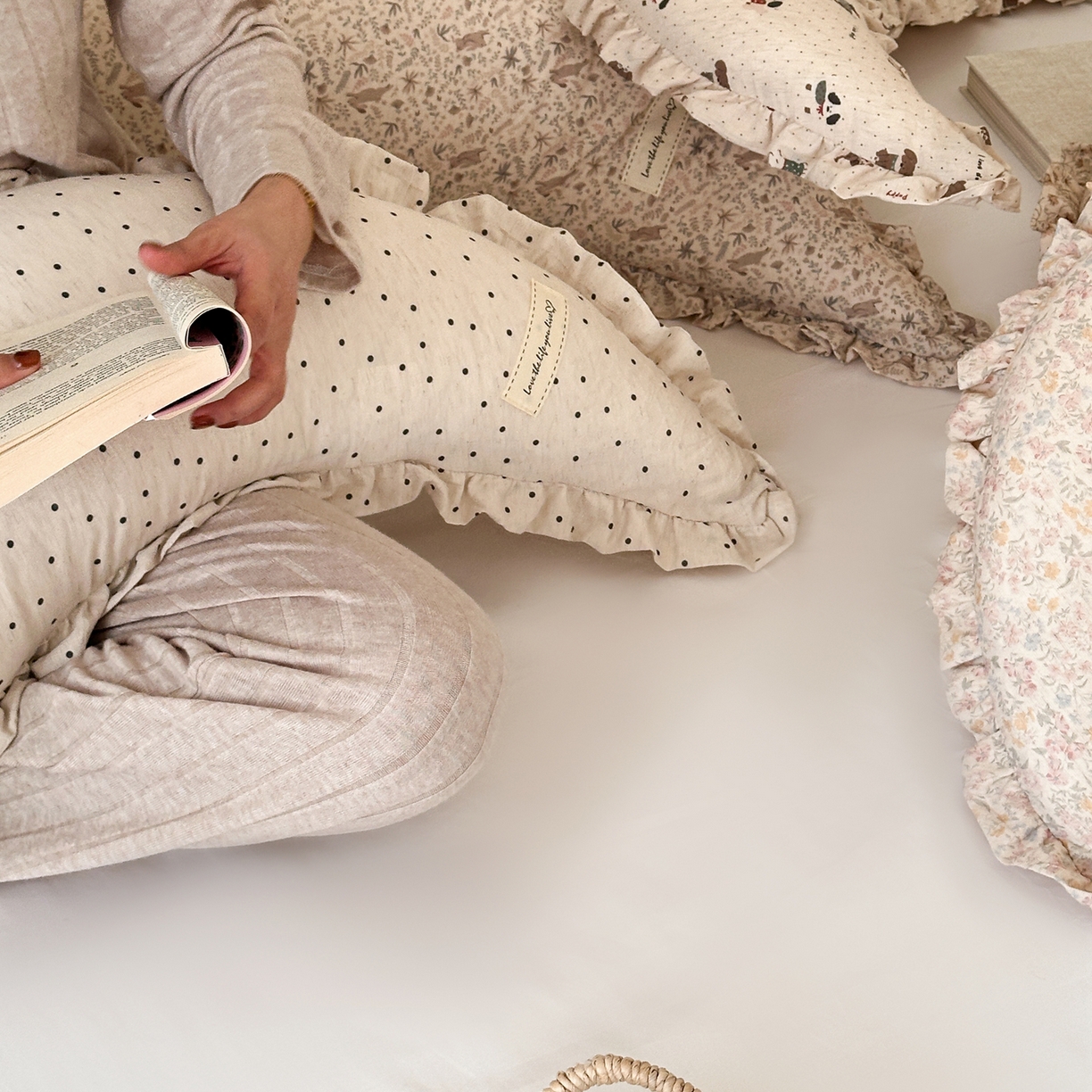 91家纺网 家纺一手货源 找家纺 伟邦枕芯 2026新款全棉花边月亮棉麻抱枕 薰衣草蓝