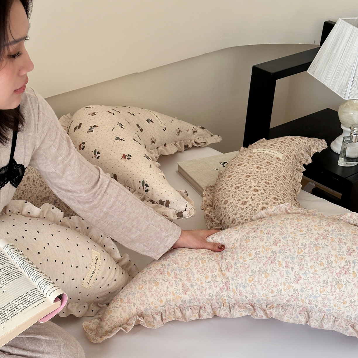 91家纺网 家纺一手货源 找家纺 伟邦枕芯 2026新款全棉花边月亮棉麻抱枕 薰衣草蓝