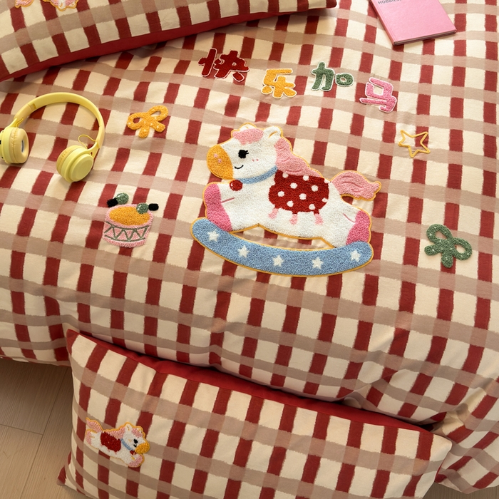 91家纺网 家纺一手货源 找家纺 如意朵 2025新款全棉加厚磨毛绣花四件套风格二（专版花型）快乐加马