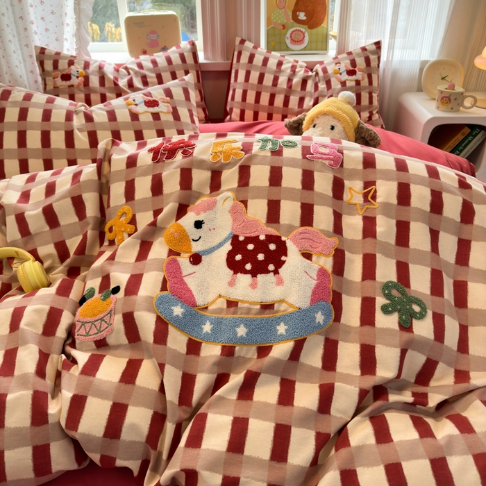 91家纺网 家纺一手货源 找家纺 如意朵 2025新款全棉加厚磨毛绣花四件套风格二（专版花型）快乐加马