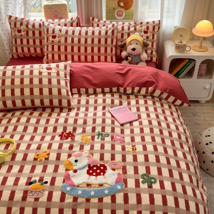 91家纺网 家纺一手货源 找家纺 如意朵 2025新款全棉加厚磨毛绣花四件套风格二（专版花型）快乐加马