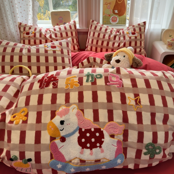 91家纺网 家纺一手货源 找家纺 如意朵 2025新款全棉加厚磨毛绣花四件套风格二（专版花型）快乐加马