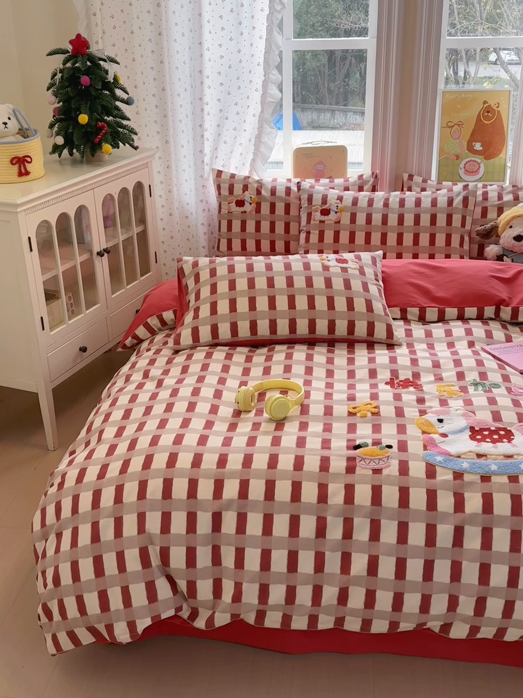 91家纺网 家纺一手货源 找家纺 如意朵 2025新款全棉加厚磨毛绣花四件套风格二（专版花型）快乐加马