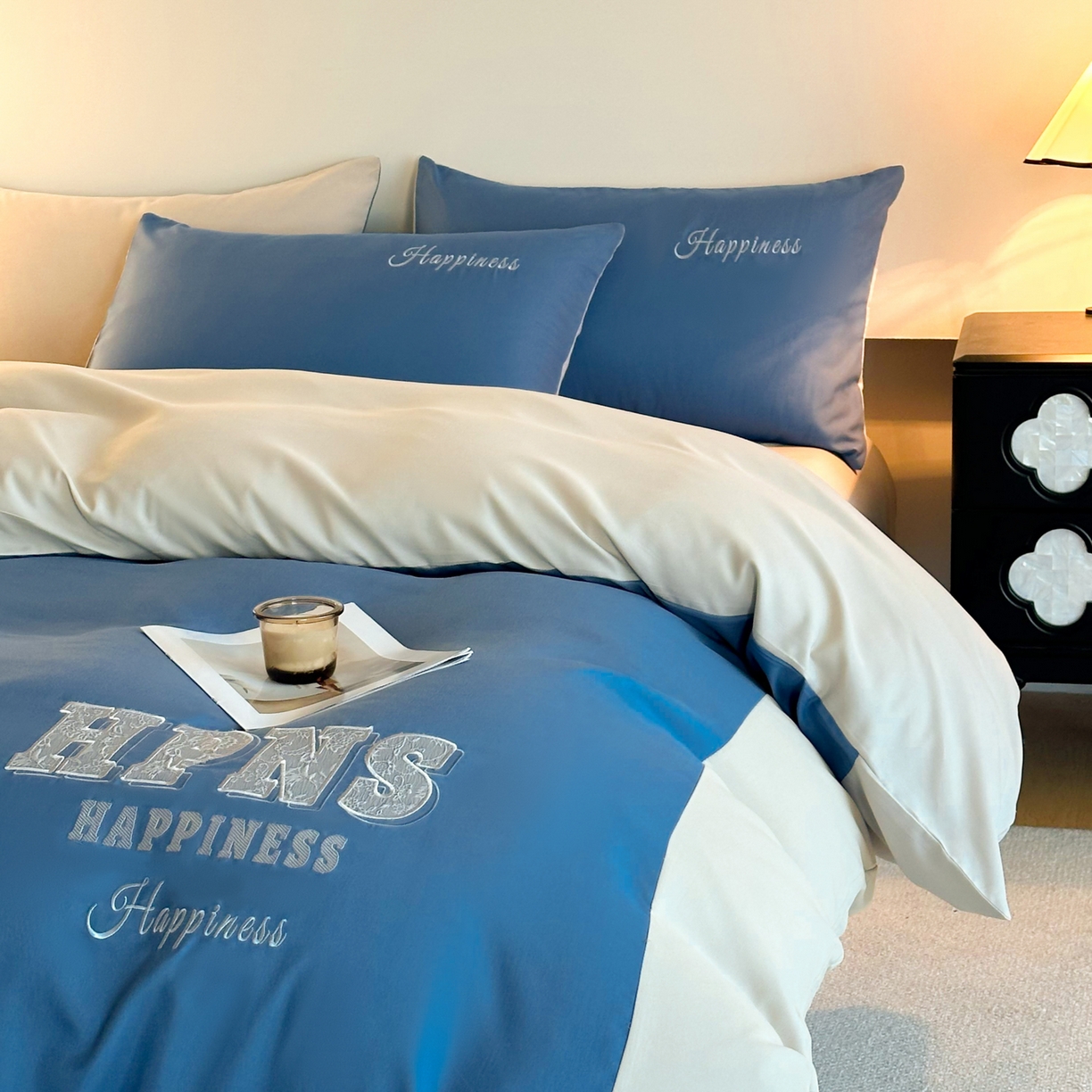 91家纺网 家纺一手货源 找家纺 麦空家居 2026新款提花大拼角贴布水洗棉四件套 宾利蓝