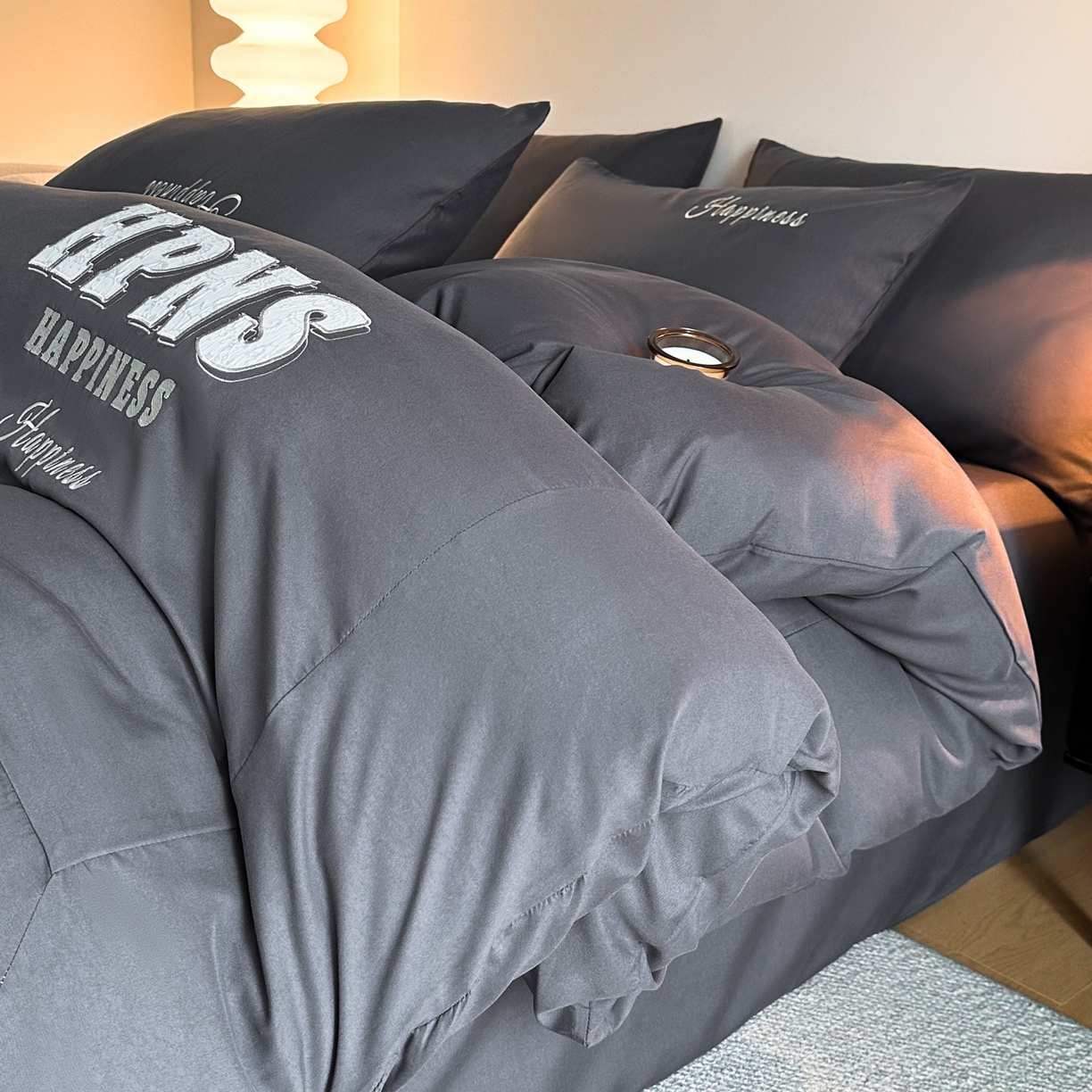 91家纺网 家纺一手货源 找家纺 麦空家居 2026新款提花大拼角贴布水洗棉四件套 高级灰