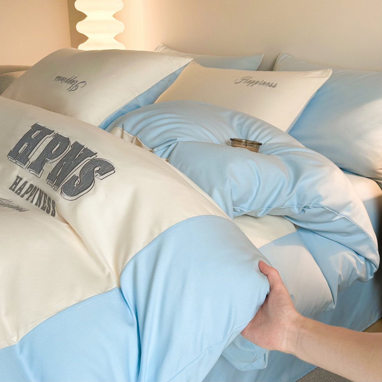 91家纺网 家纺一手货源 找家纺 麦空家居 2026新款提花大拼角贴布水洗棉四件套 奶昔白