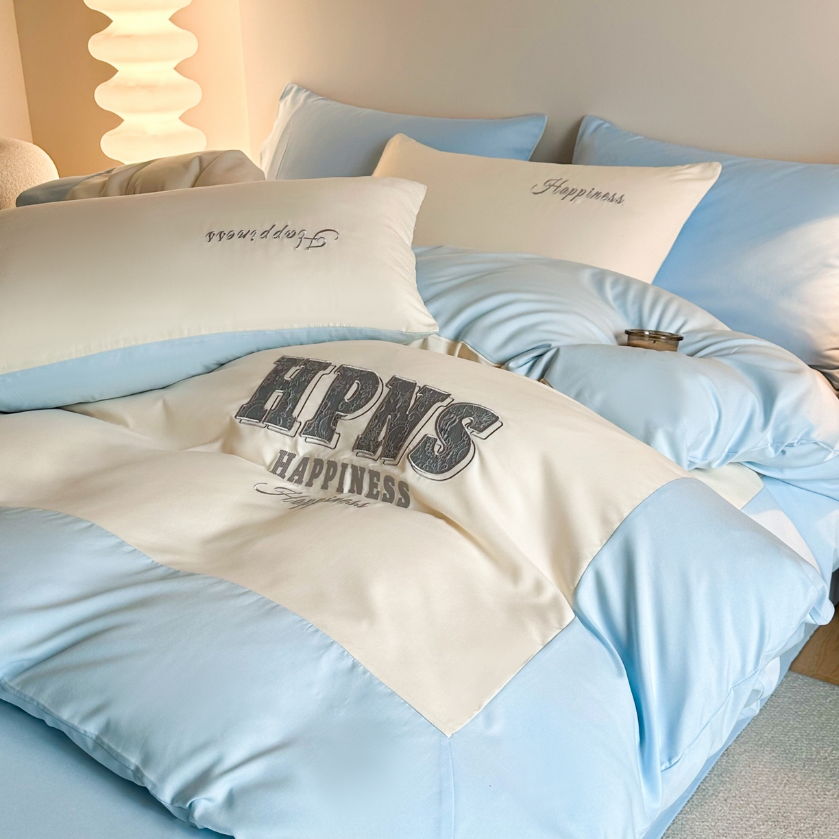 91家纺网 家纺一手货源 找家纺 麦空家居 2026新款提花大拼角贴布水洗棉四件套 奶昔白