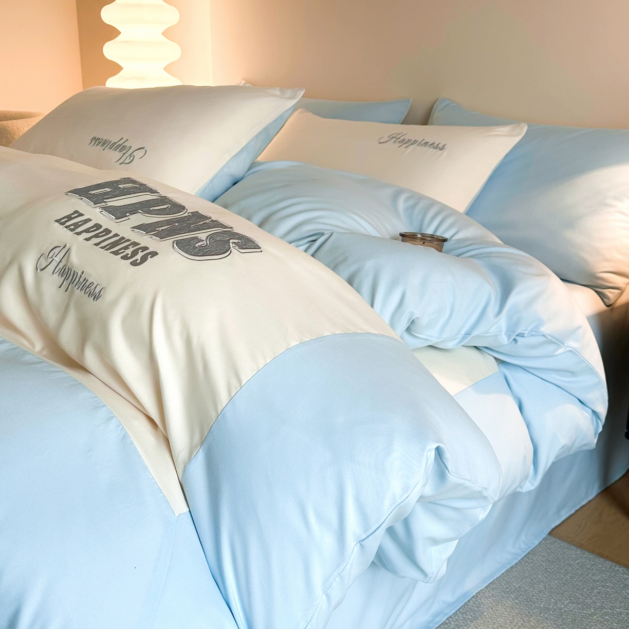 91家纺网 家纺一手货源 找家纺 麦空家居 2026新款提花大拼角贴布水洗棉四件套 奶昔白