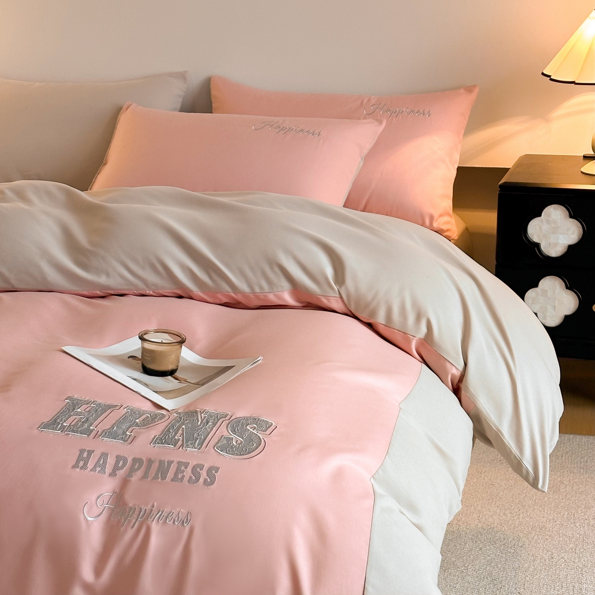 91家纺网 家纺一手货源 找家纺 麦空家居 2026新款提花大拼角贴布水洗棉四件套 奶油粉