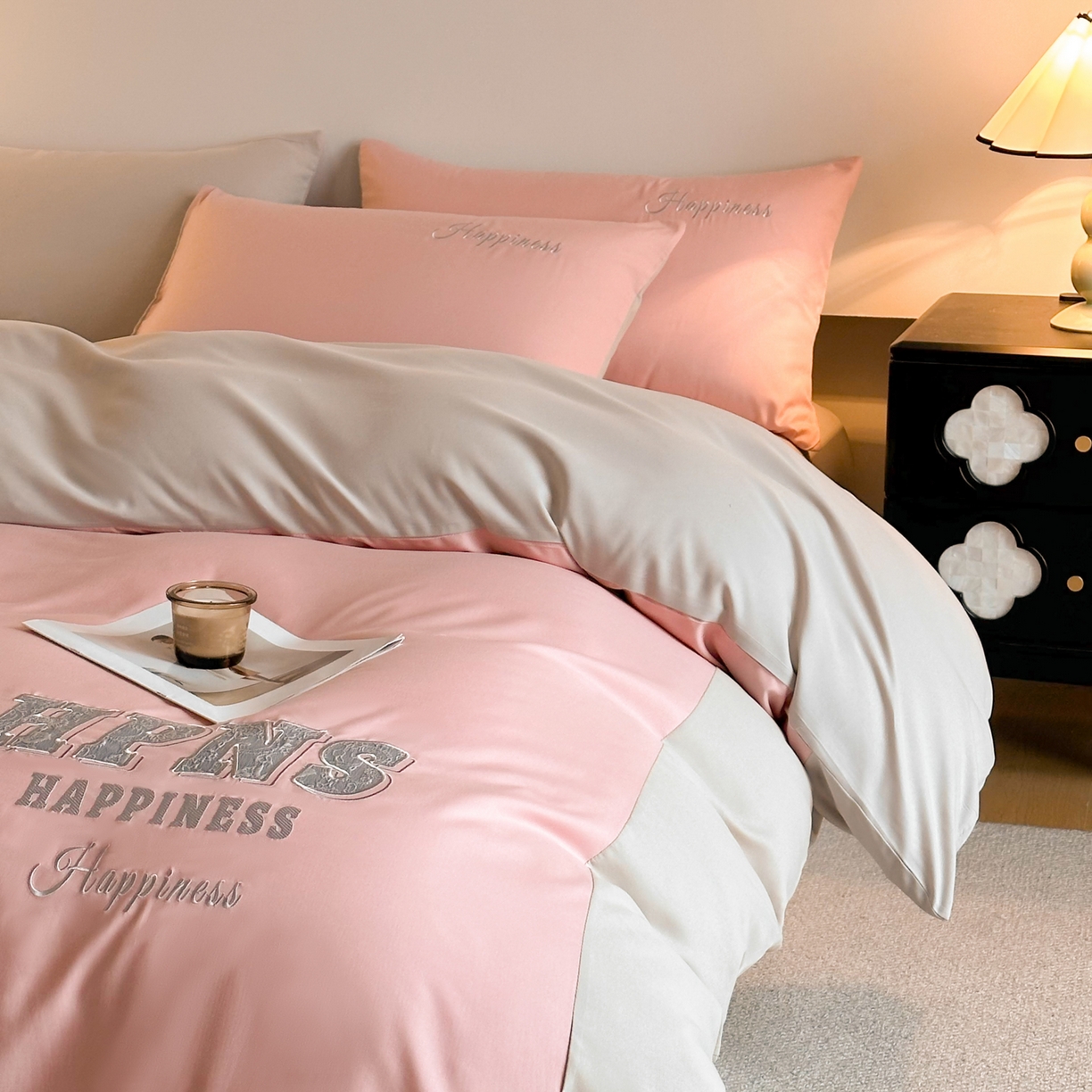 91家纺网 家纺一手货源 找家纺 麦空家居 2026新款提花大拼角贴布水洗棉四件套 奶油粉