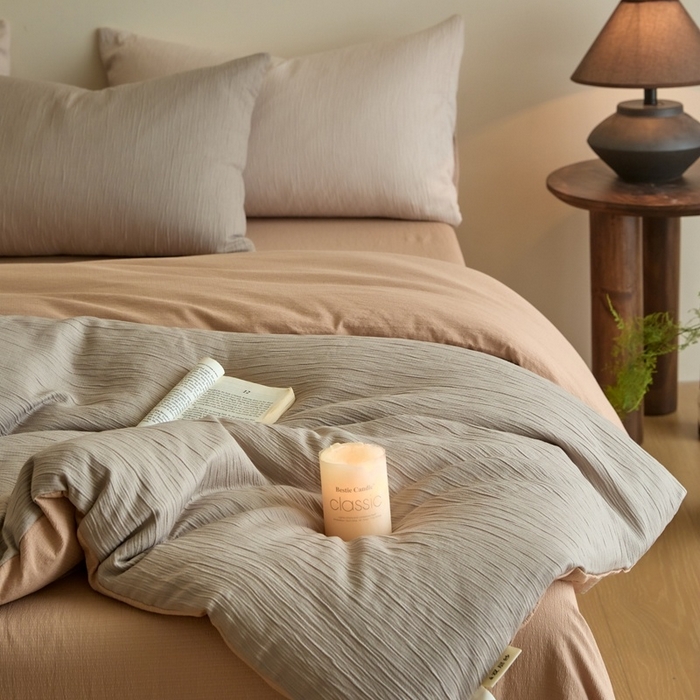 91家纺网 家纺一手货源 找家纺 麦空家居 2025新款无印风竹麻皱纱简约纯色四件套 珍珠灰-卡其