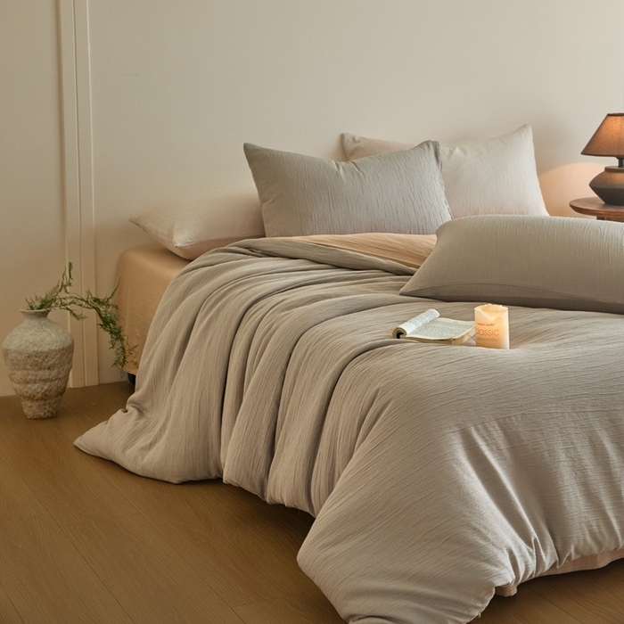 91家纺网 家纺一手货源 找家纺 麦空家居 2025新款无印风竹麻皱纱简约纯色四件套 珍珠灰-卡其