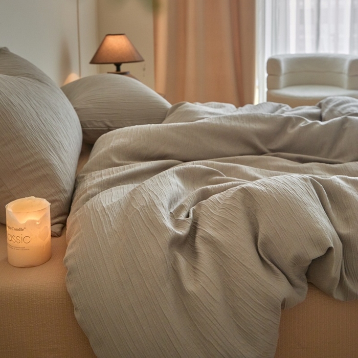 91家纺网 家纺一手货源 找家纺 麦空家居 2025新款无印风竹麻皱纱简约纯色四件套 珍珠灰-卡其