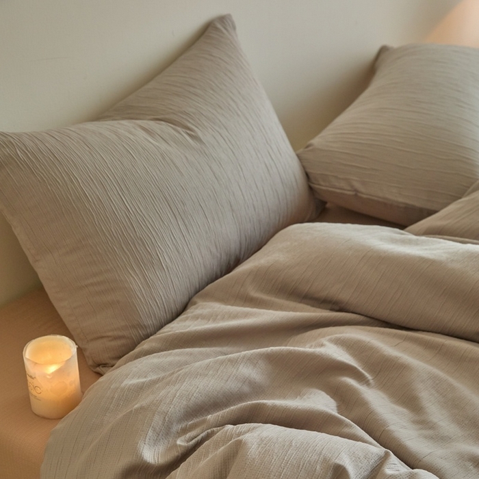 91家纺网 家纺一手货源 找家纺 麦空家居 2025新款无印风竹麻皱纱简约纯色四件套 珍珠灰-卡其