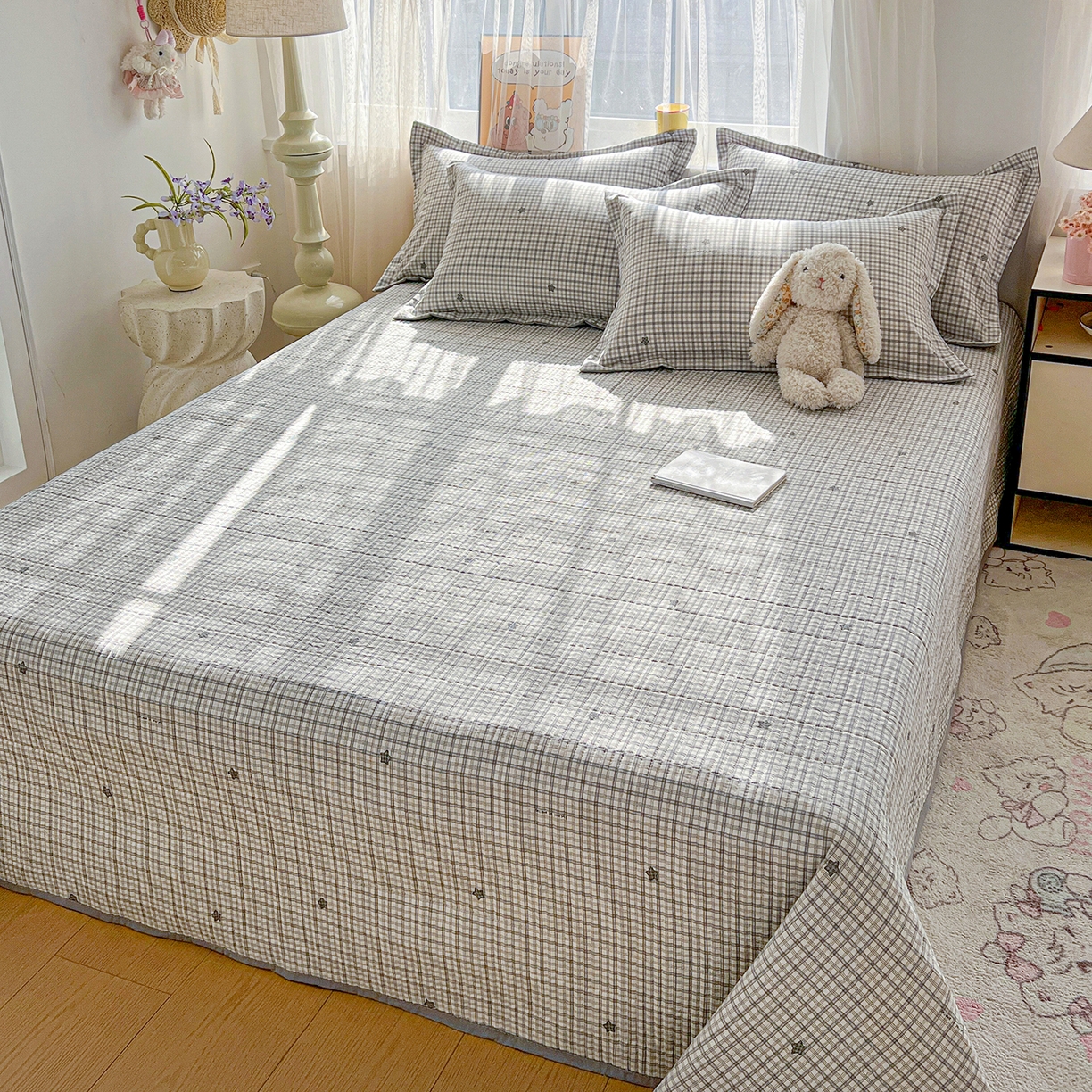 91家纺网 家纺一手货源 找家纺 仟网汇 2026新款亲肤舒适仿棉印花床盖四件套 灰小格