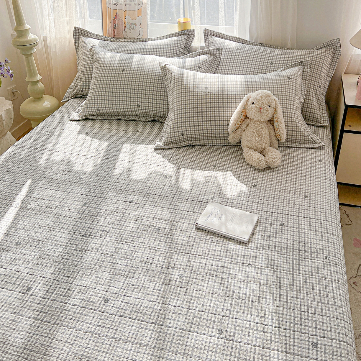 91家纺网 家纺一手货源 找家纺 仟网汇 2026新款亲肤舒适仿棉印花床盖四件套 灰小格