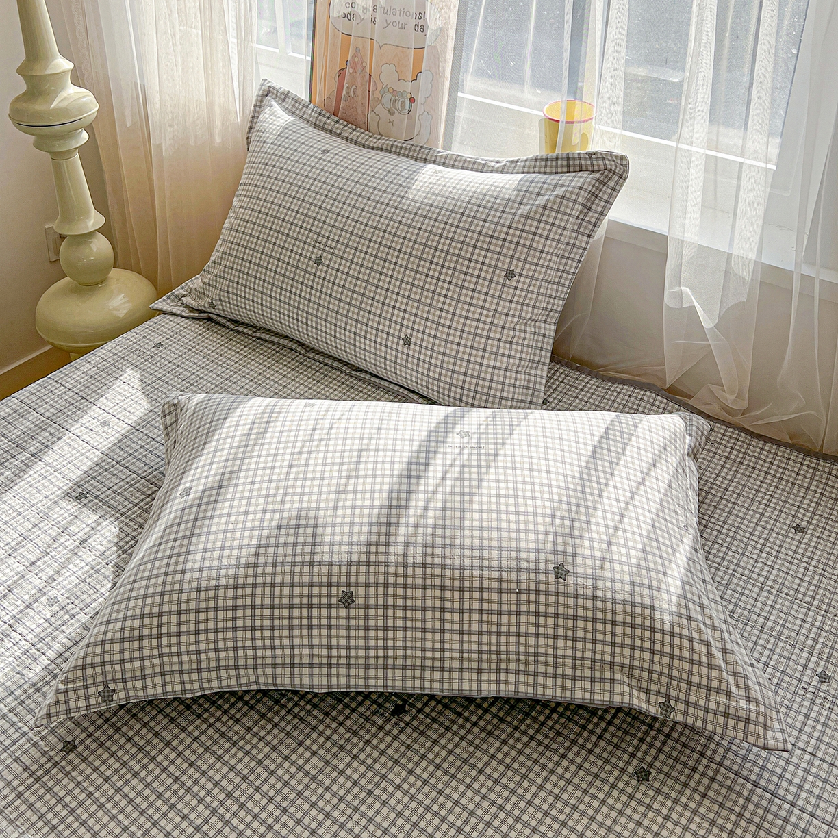 91家纺网 家纺一手货源 找家纺 仟网汇 2026新款亲肤舒适仿棉印花床盖四件套 灰小格