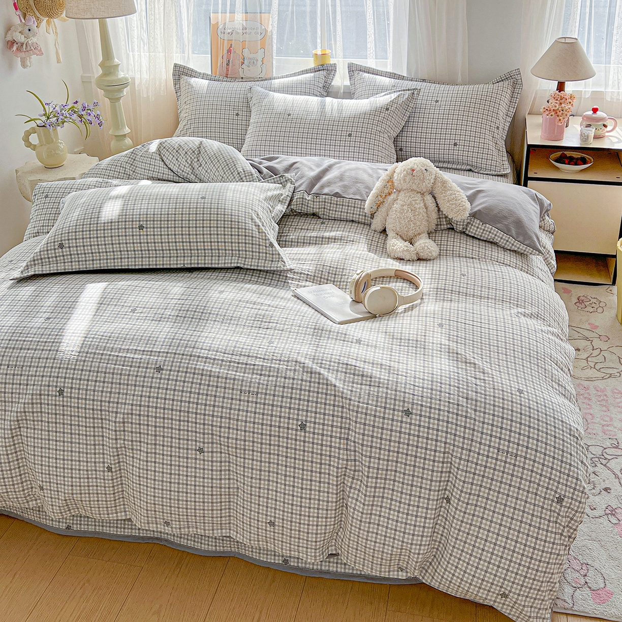 91家纺网 家纺一手货源 找家纺 仟网汇 2026新款亲肤舒适仿棉印花床盖四件套 灰小格