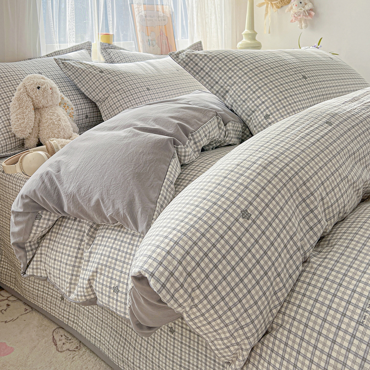 91家纺网 家纺一手货源 找家纺 仟网汇 2026新款亲肤舒适仿棉印花床盖四件套 灰小格