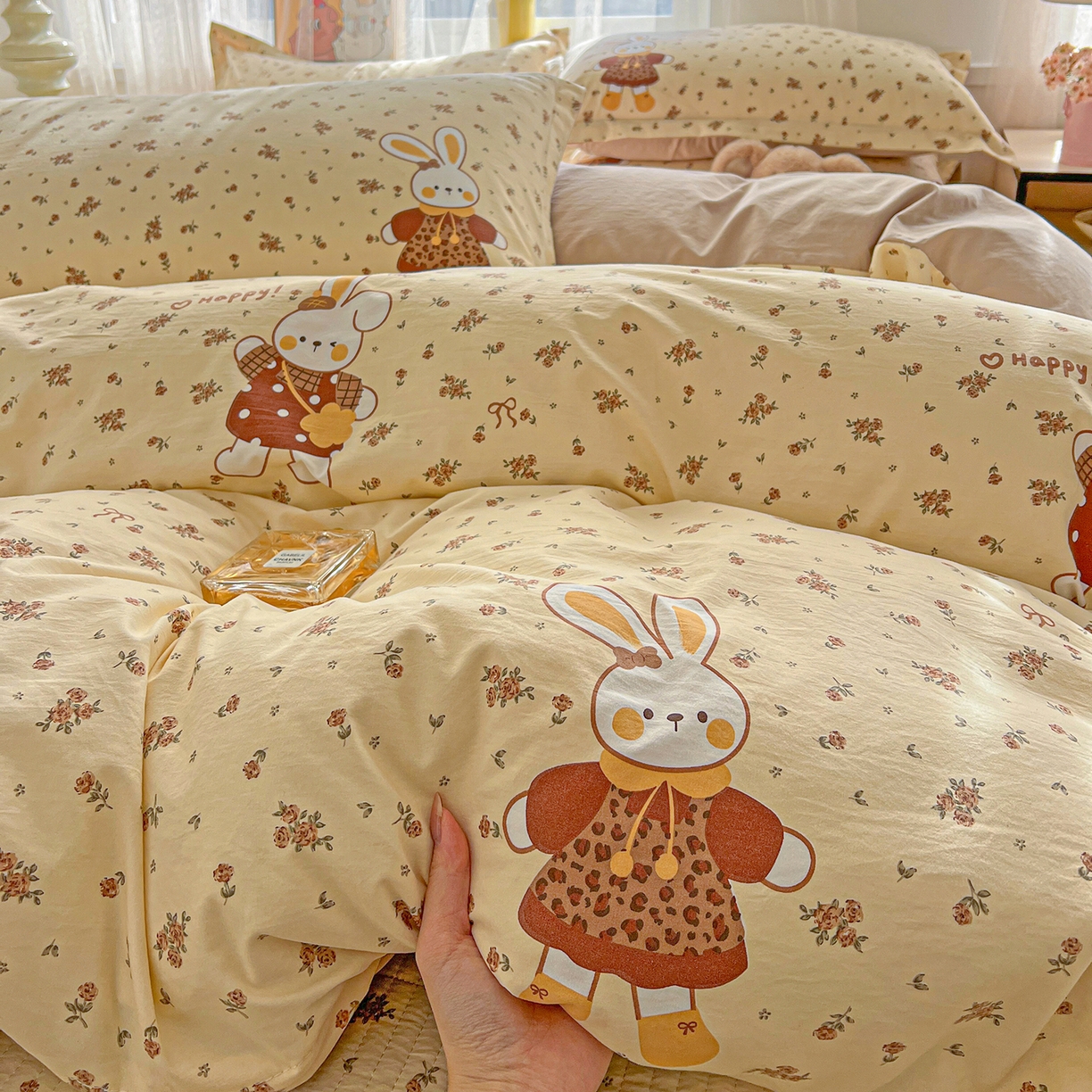 91家纺网 家纺一手货源 找家纺 仟网汇 2026新款亲肤舒适仿棉印花床盖四件套 萌萌兔