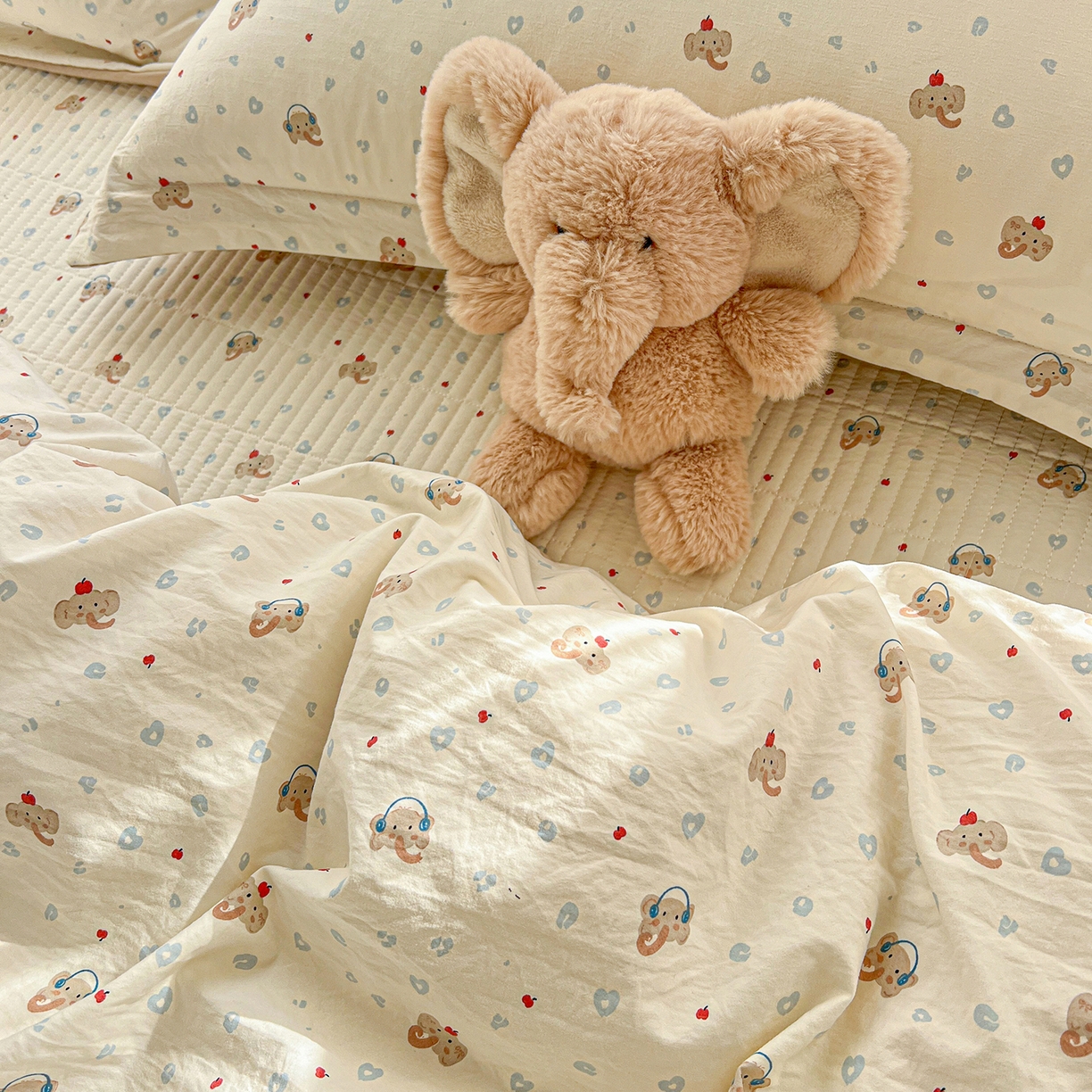 91家纺网 家纺一手货源 找家纺 仟网汇 2026新款亲肤舒适仿棉印花床盖四件套 泡芙小象