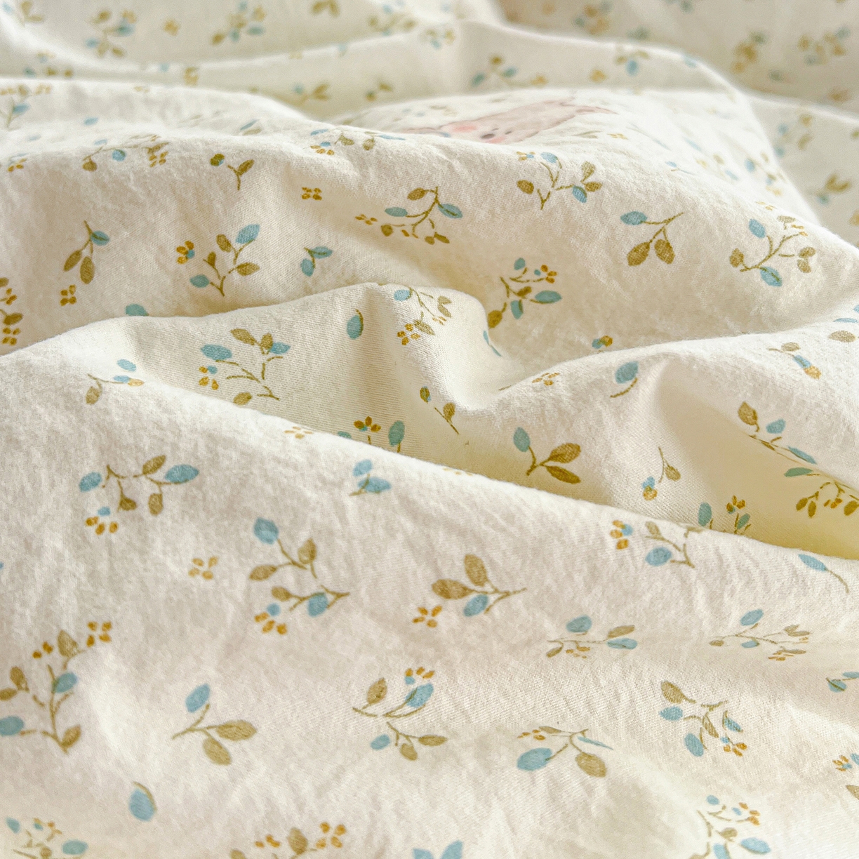 91家纺网 家纺一手货源 找家纺 仟网汇 2026新款亲肤舒适仿棉印花床盖四件套 皮皮狗