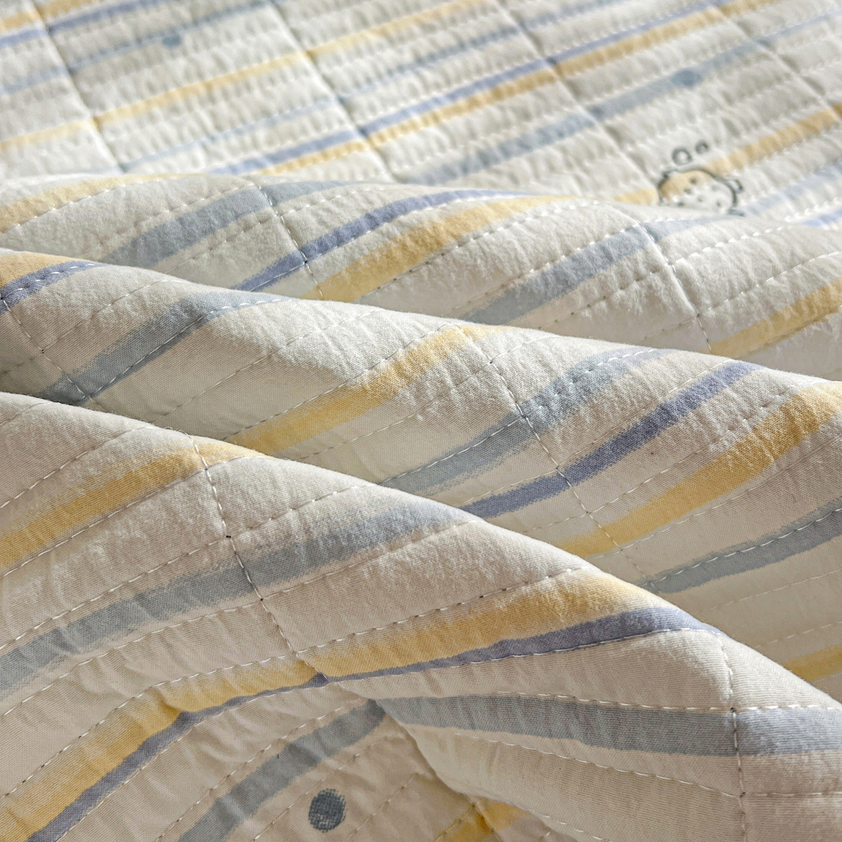 91家纺网 家纺一手货源 找家纺 仟网汇 2026新款亲肤舒适仿棉印花床盖四件套 鱼多多