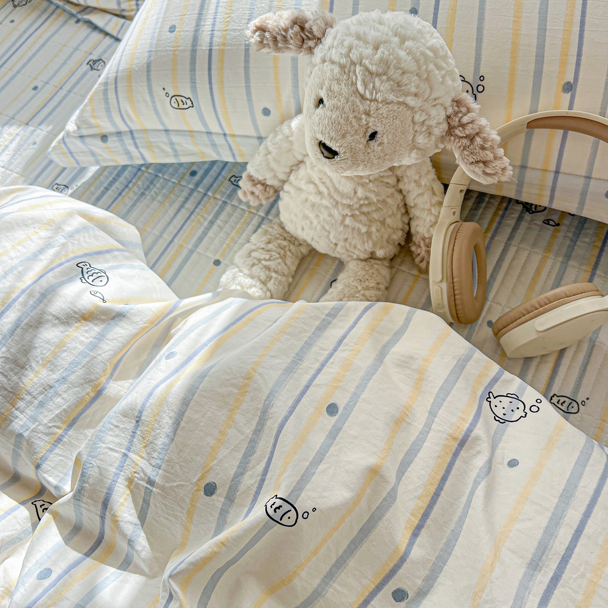 91家纺网 家纺一手货源 找家纺 仟网汇 2026新款亲肤舒适仿棉印花床盖四件套 鱼多多